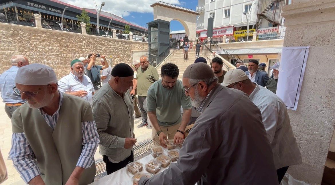 sivasta cami cemaatine asure ikram edildi 1 M519kJh4
