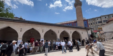 sivasta-cami-cemaatine-asure-ikram-edildi-rUnupc7J.jpg