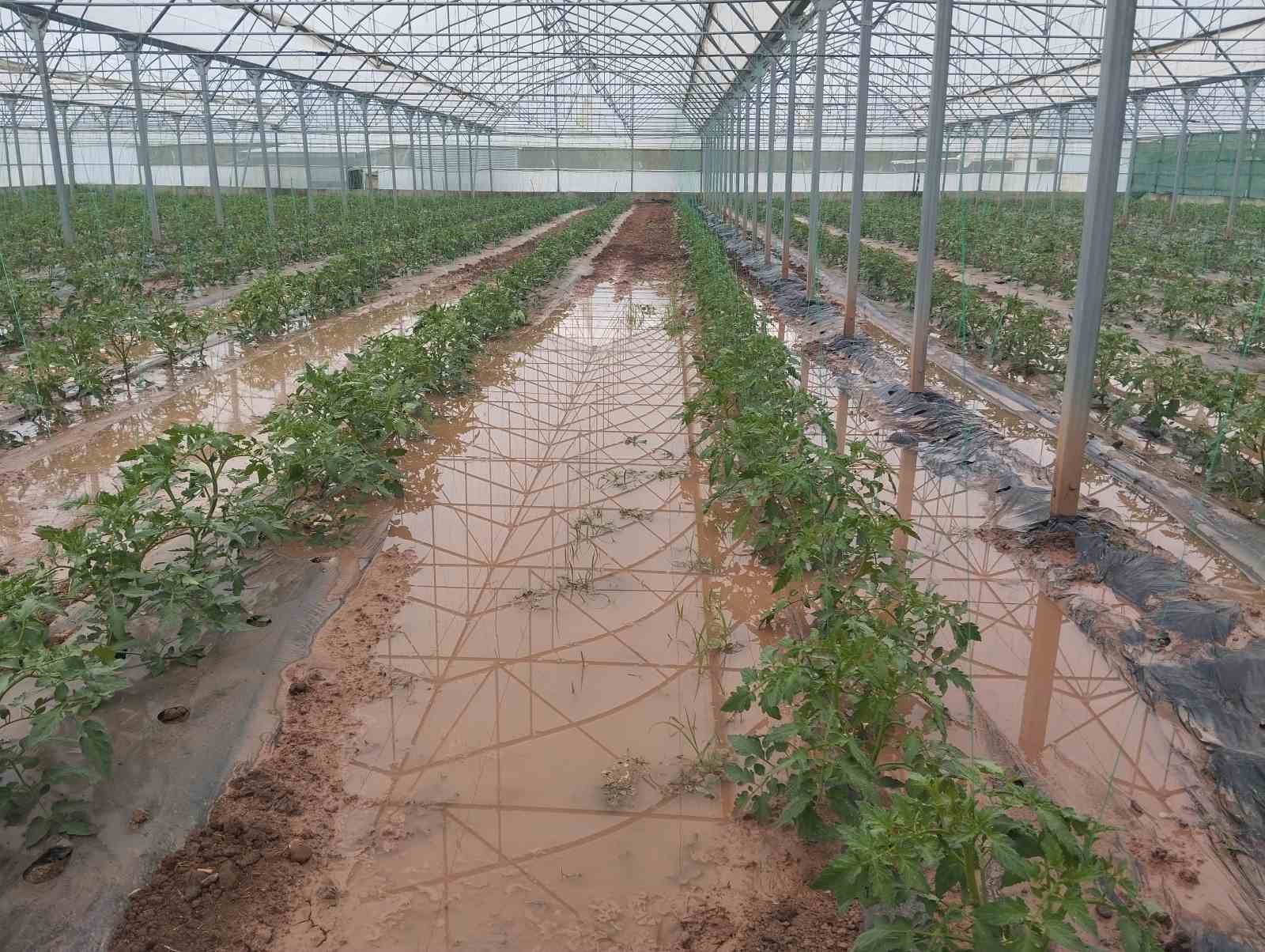 sivasta dere tasti sera ve bahceler sular altinda kaldi 1 Pcv1FXJ4