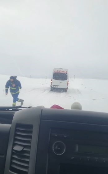 sivasta etkili olan kar ve tipi suruculere zor anlar yasatti 2 PjIRyykc