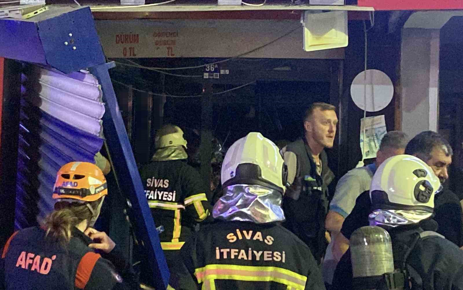 Sivas’ta gece yarısı korkutan patlama 6 sivasta gece yarisi korkutan patlama 2 wdPiXWdm