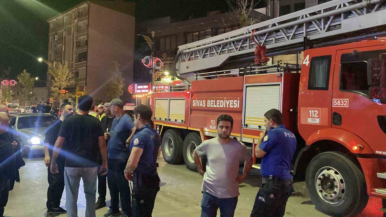 Sivas’ta gece yarısı korkutan patlama 11 sivasta gece yarisi korkutan patlama 7 fkZGiPAJ