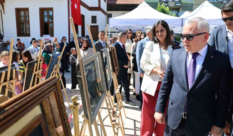 sivasta-geleneksel-el-sanatlari-tasarim-ve-uretimle-gelecege-tasiniyor-C5YOMuMT.jpg