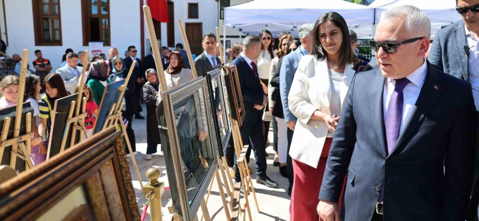 sivasta-geleneksel-el-sanatlari-tasarim-ve-uretimle-gelecege-tasiniyor-C5YOMuMT.jpg