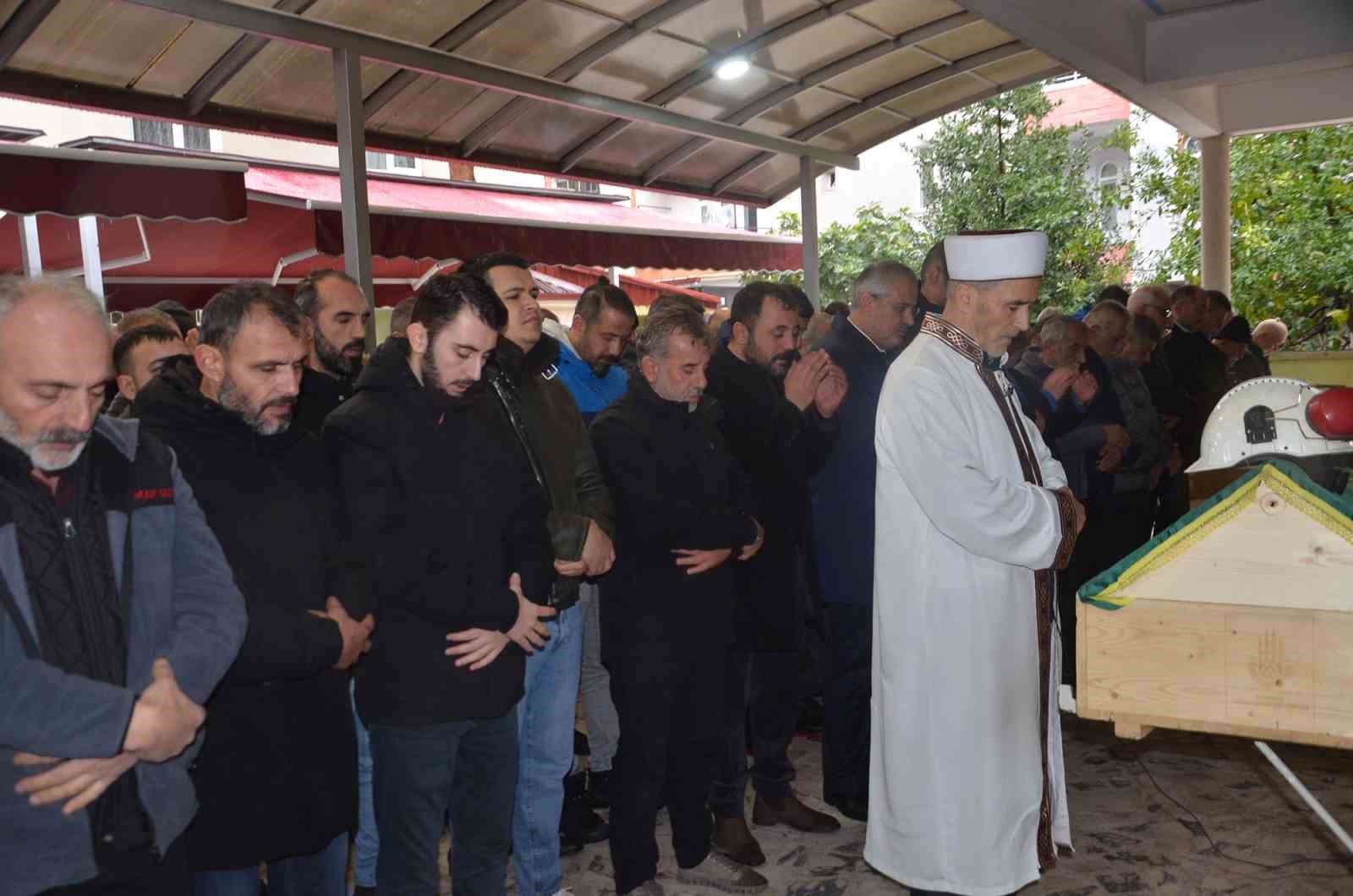 sivasta gocuk altinda can veren santiye muduru bafrada defnedildi 3 gIezKPiH