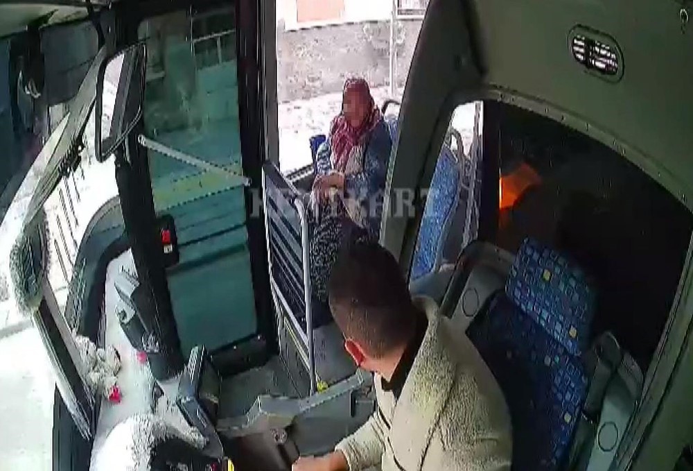 sivasta halk otobusu soforunun hareketi takdir topladi 4 SbHky4b8