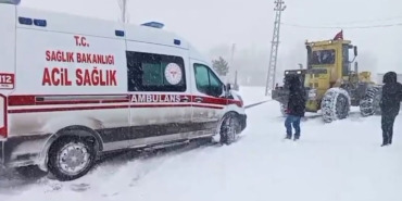 sivasta-hamile-kadin-rahatsizlandi-kapanan-yolu-acmak-icin-ekipler-seferber-oldu-PHXWVxG3.jpg