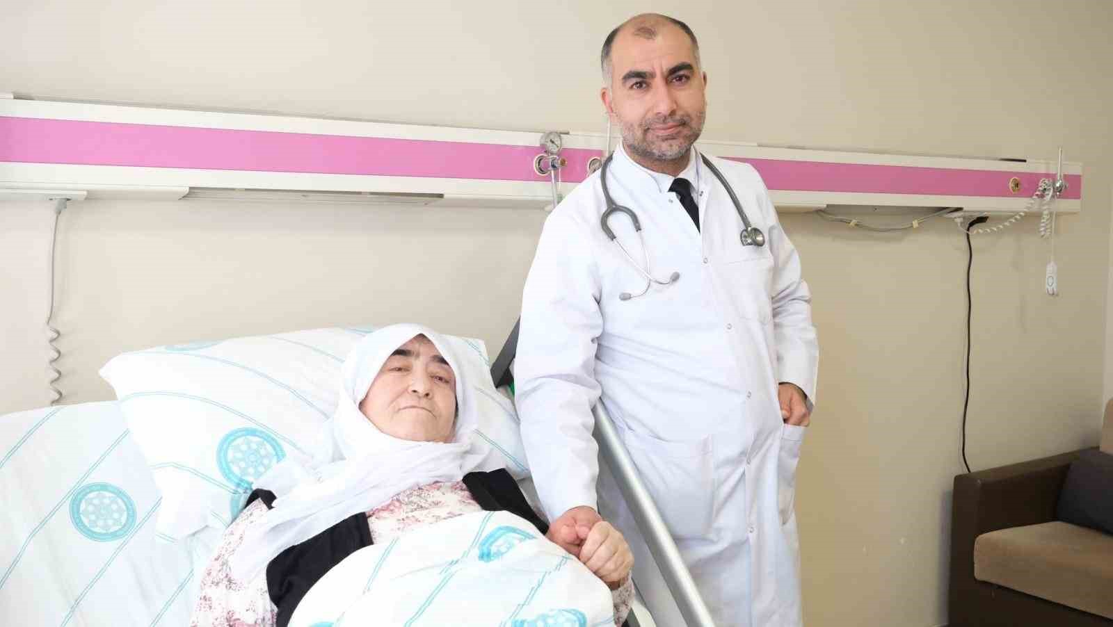 sivasta hastanin gogus duvarindaki 8 kiloluk tumor basariyla cikarildi 1 hCMEFCMR