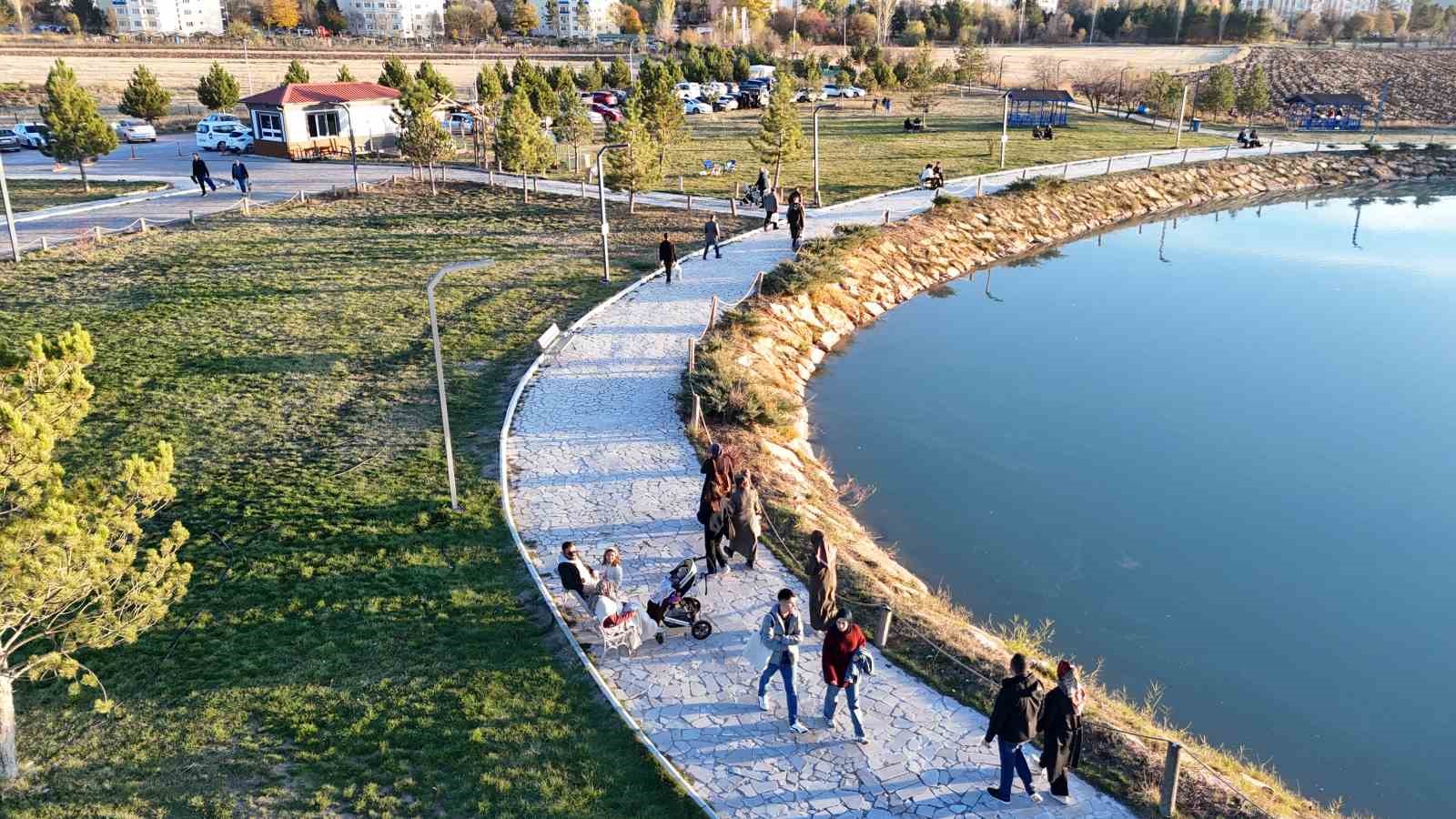 sivasta hava sicakliklari mevsim normalleri uzerinde seyretti vatandaslar hafta sonunu piknik alanlarinda gecirdi 2 YkdwnIs2