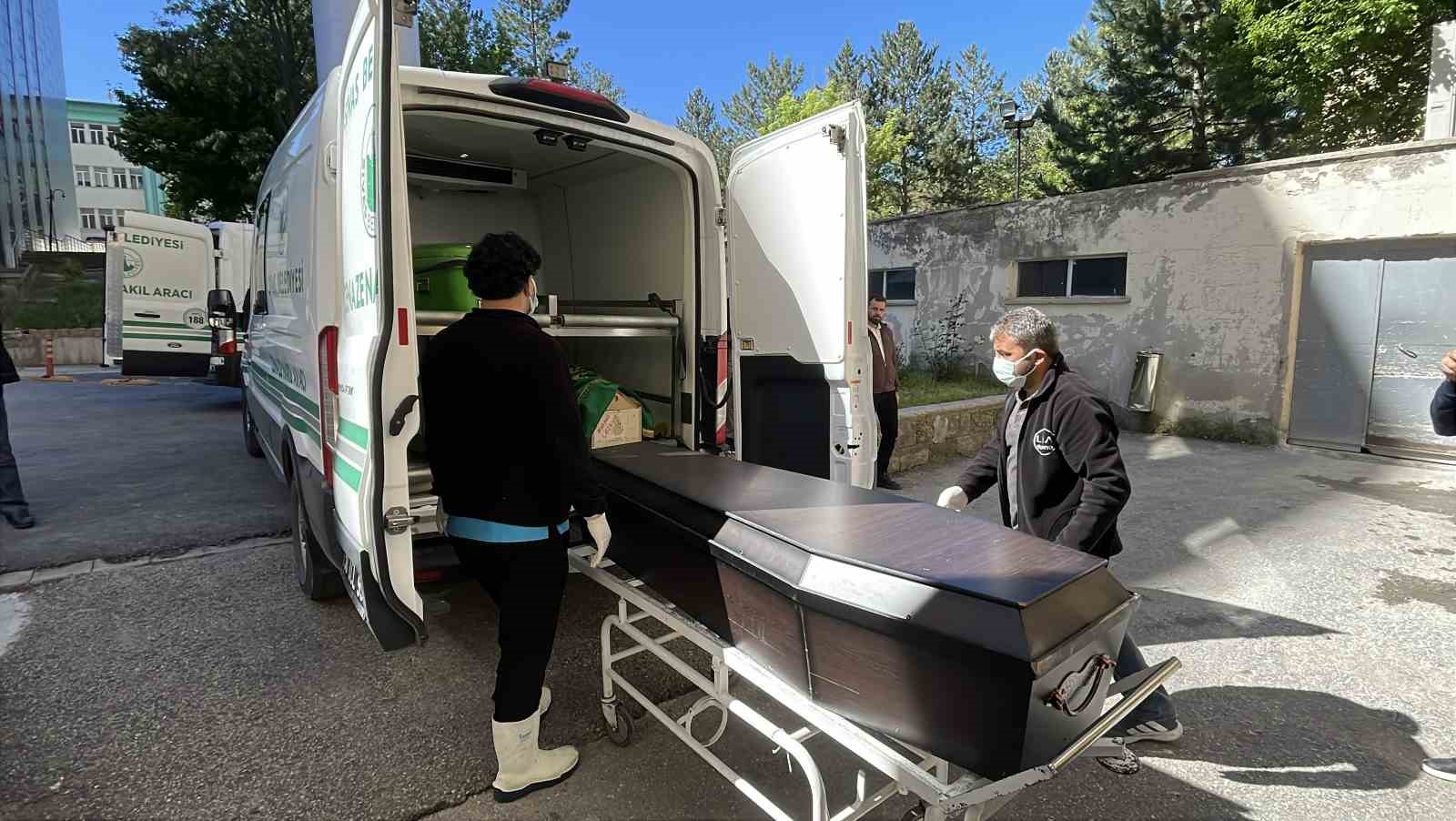 sivasta hayvancilikla ugrasan adam kene nedeniyle hayatini kaybetti 4 qM9seuiK