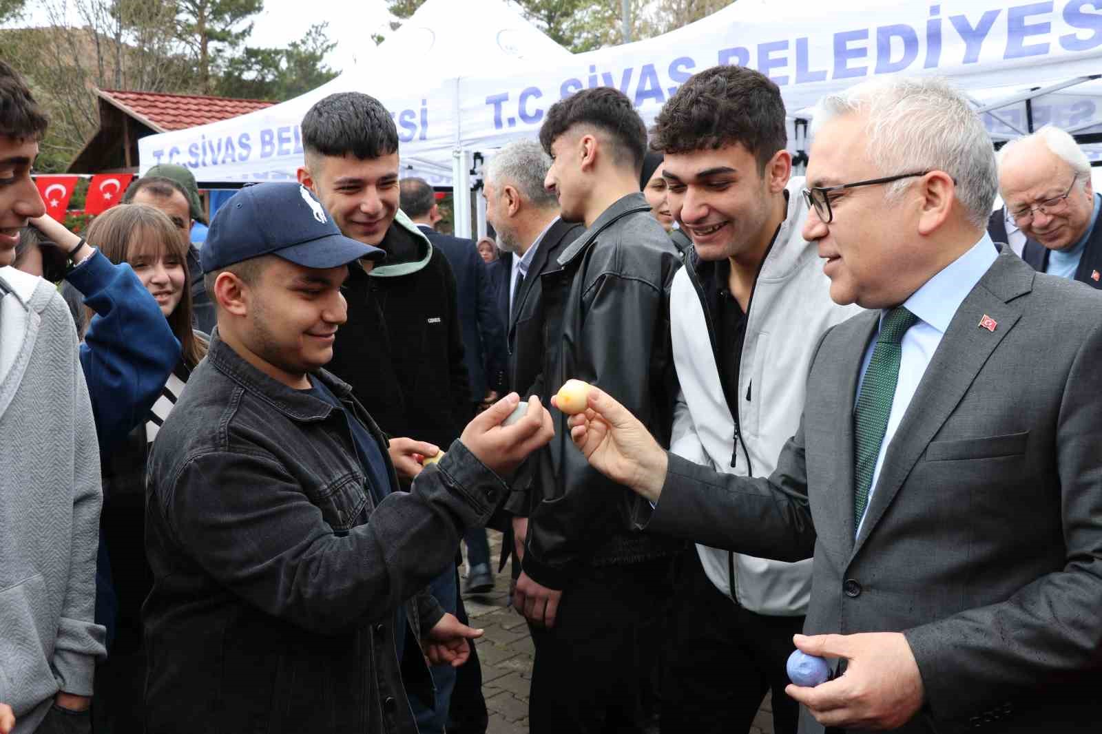 sivasta hidirellez kutlamalarinda kis ile bahar adeta ic ice gecti 4 2DmaVzVA