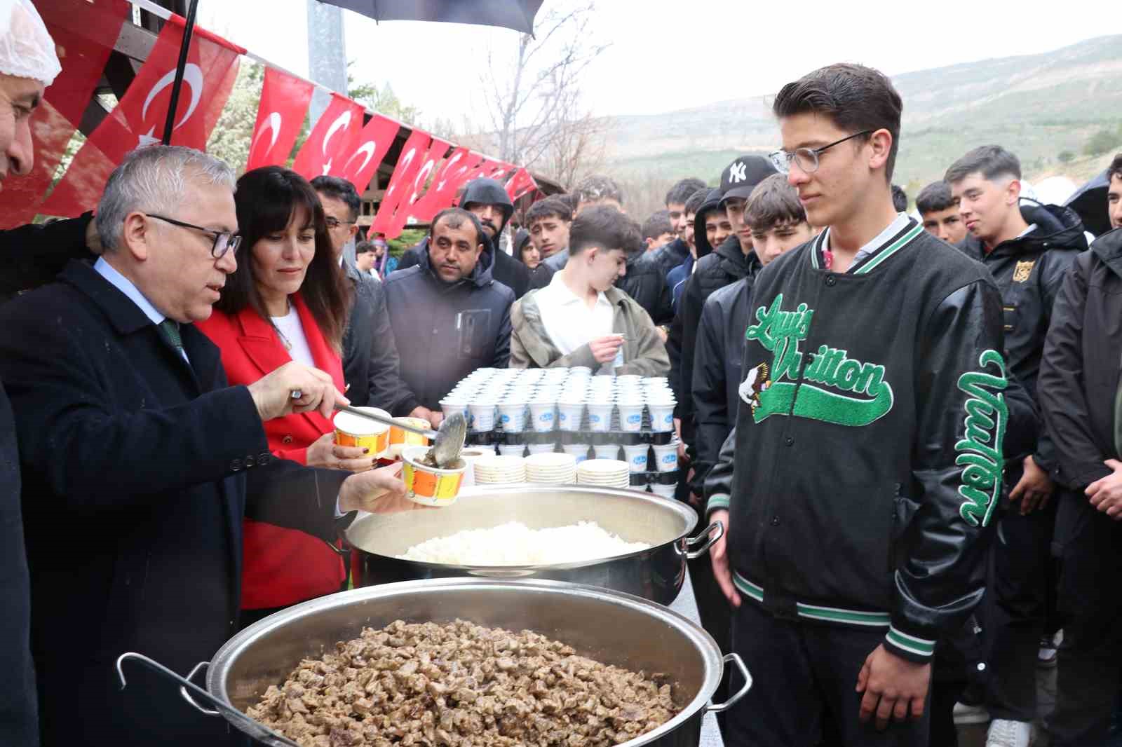 sivasta hidirellez kutlamalarinda kis ile bahar adeta ic ice gecti 8 n52lIIju