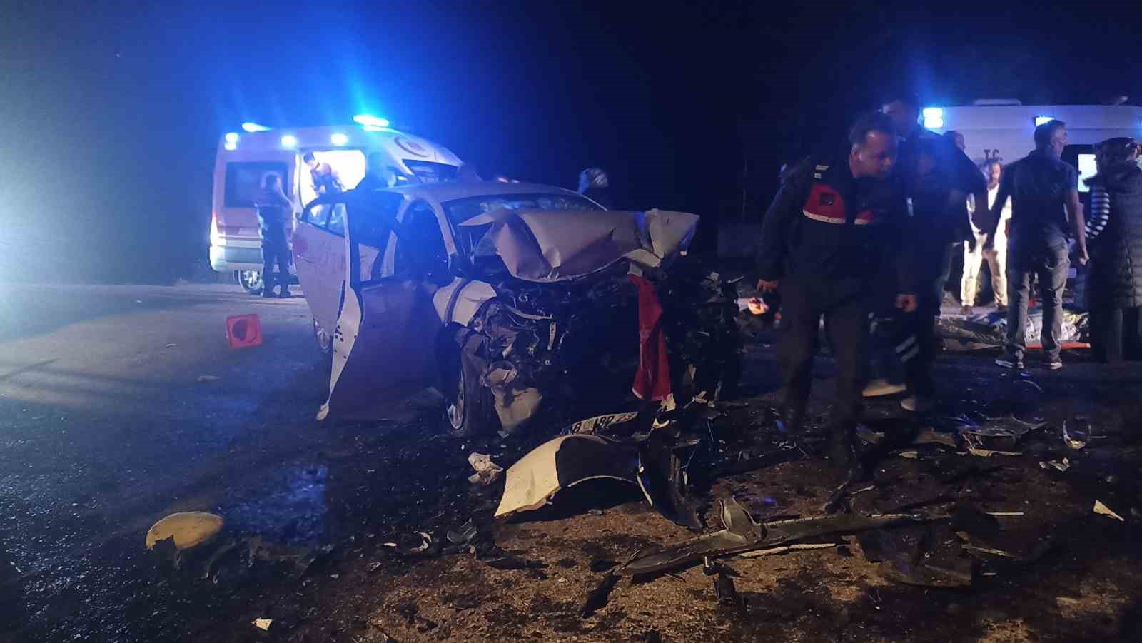 sivasta iki arac kafa kafaya carpisti 4u agir 8 yarali 2 rVOyNqg4