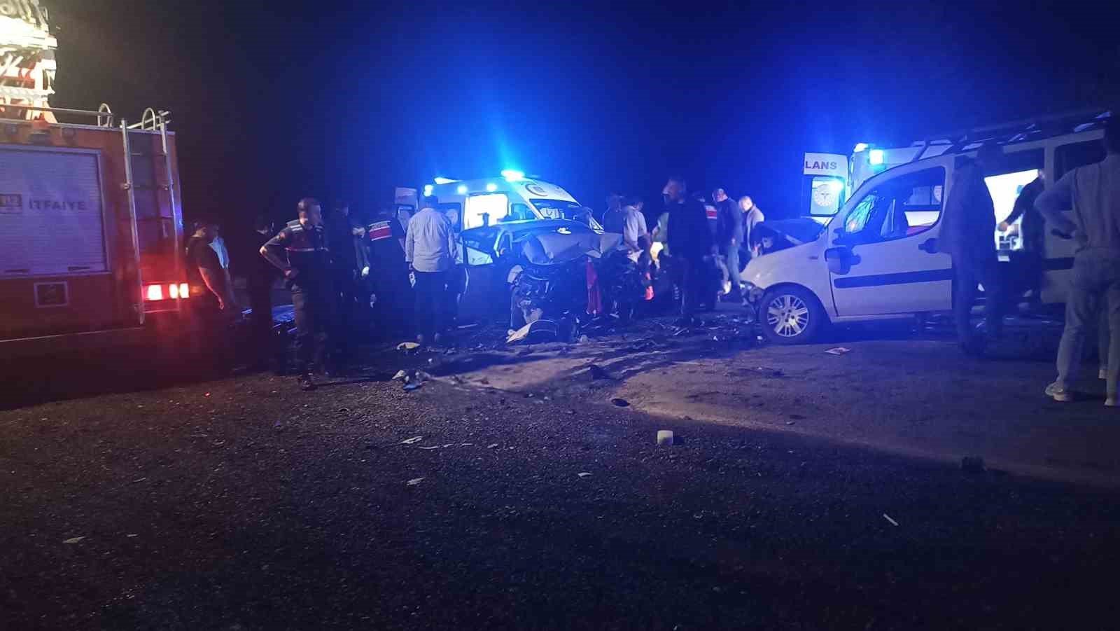 sivasta iki arac kafa kafaya carpisti 4u agir 8 yarali 7 WNWXEhkc