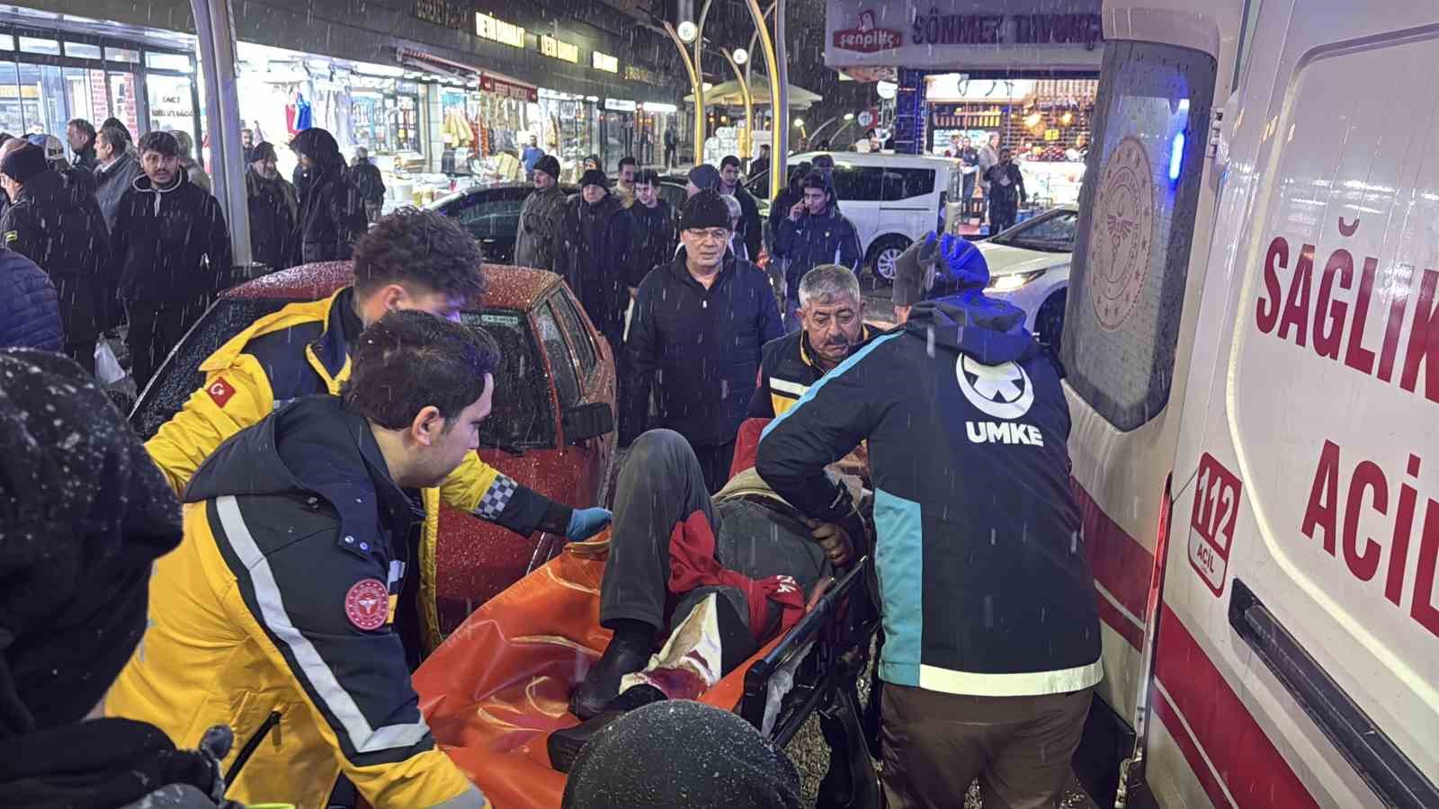 sivasta iki kardesin yaralandigi silahli kavga kamerada 2 BCJPQ47D