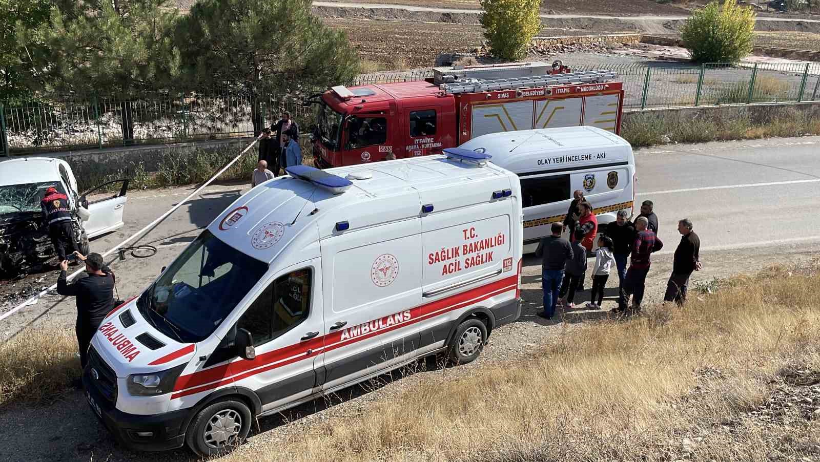 sivasta iki otomobil carpisti 1 olu 1 yarali 1 Lt2S3vDQ