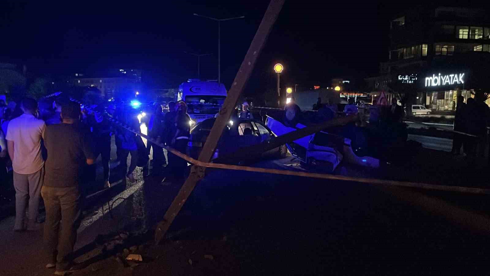 sivasta iki otomobil carpisti 2si cocuk 5 yarali 3 BCmI2ZbP