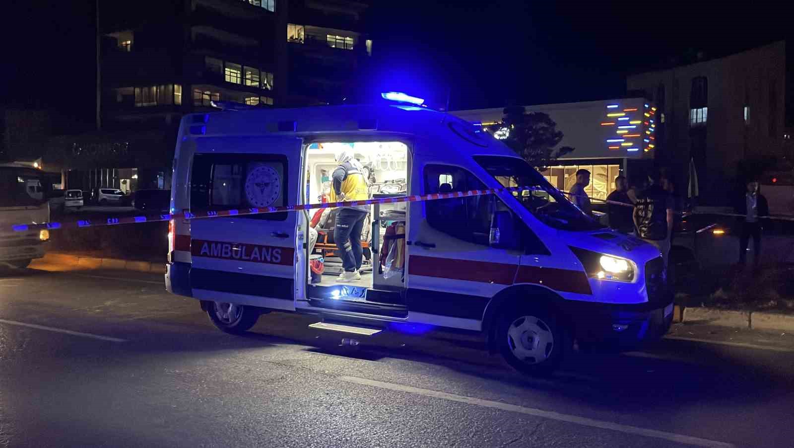 sivasta iki otomobil carpisti 2si cocuk 5 yarali 4 LgyMpulp