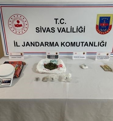 sivasta-jandarmadan-uyusturucu-operasyonu-1-kisi-tutuklandi-lmiV3f5O.jpg