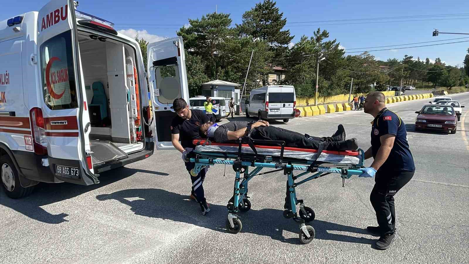 Sivas’ta kamyonetler çarpıştı: 5 yaralı 8 sivasta kamyonetler carpisti 5 yarali 4
