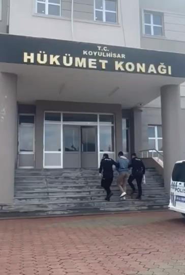 sivasta kamyonette gizlenen 5 kacak gocmen yakalandi 3 C4tULK1D