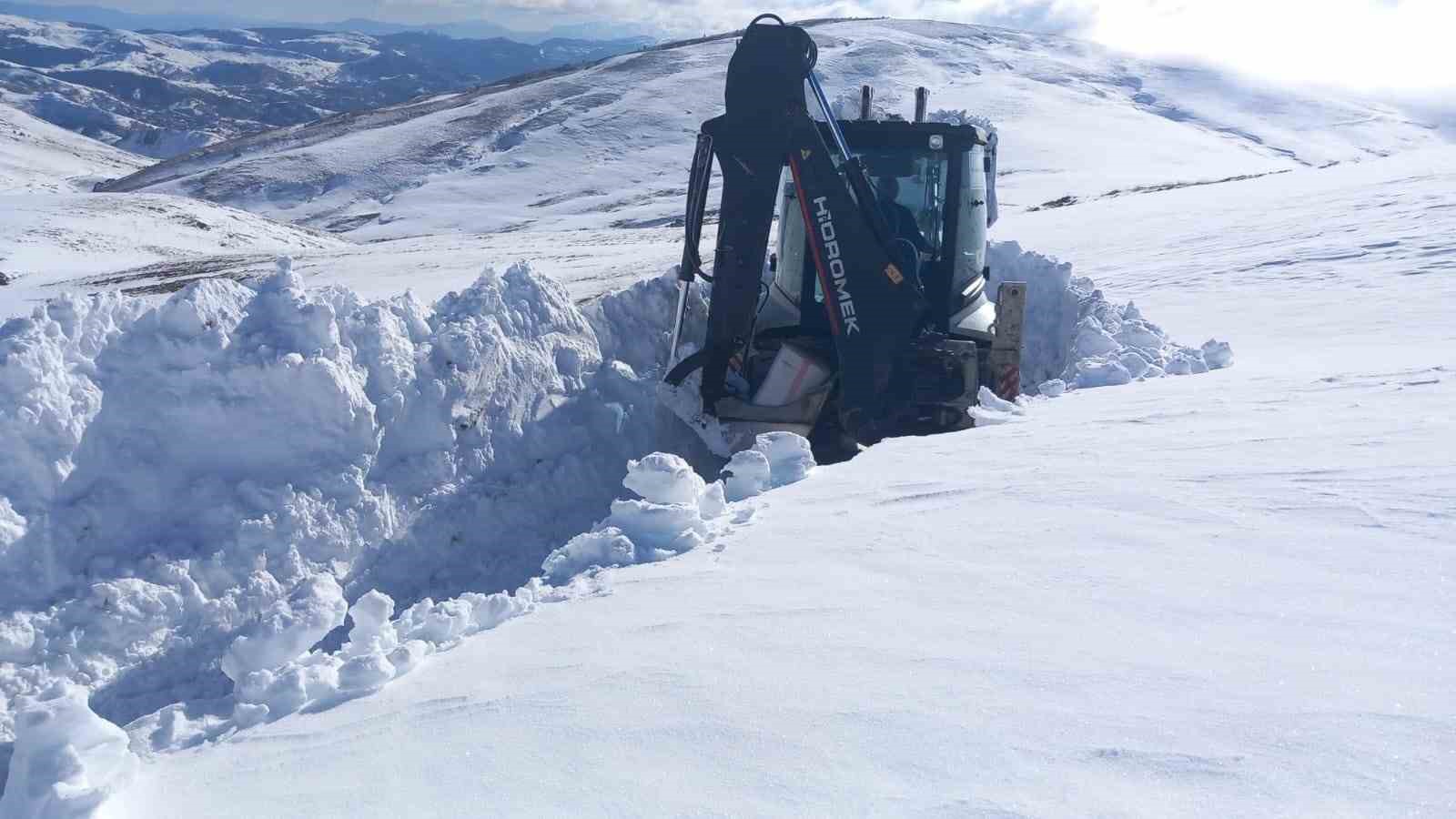 sivasta kar etkili oldu 136 yerlesim yerinin yolu kapandi 1 1BlvclBD