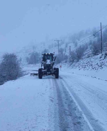 sivasta-kar-etkili-oldu-136-yerlesim-yerinin-yolu-kapandi-L6z2E1OF.jpg