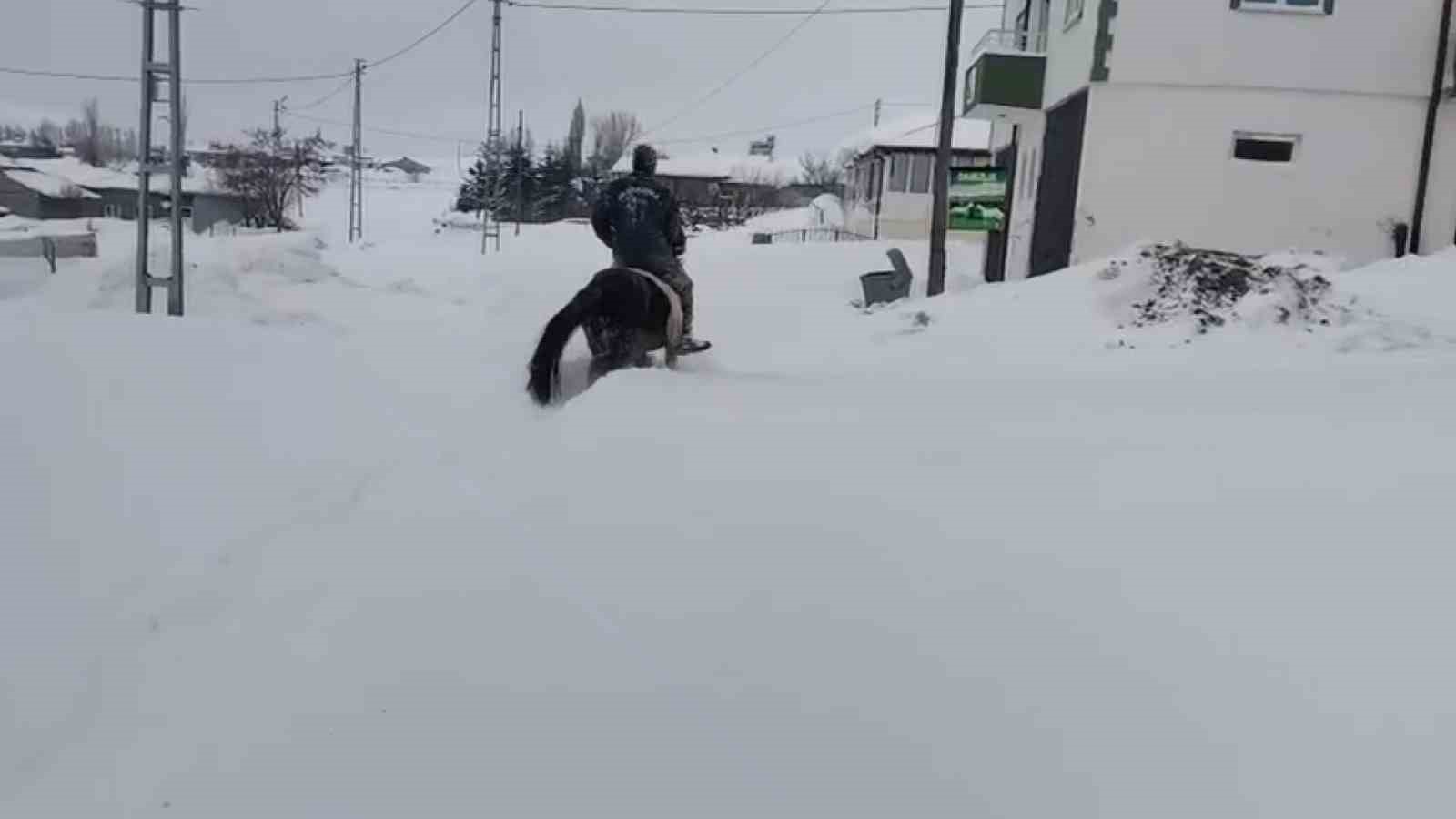 Sivas’ta kar kalınlığı yer yer 2 metreyi aştı, en çok hayvancılık yapanlar zorlandı 8 sivasta kar kalinligi yer yer 2 metreyi asti en cok hayvancilik yapanlar zorlandi 4 pdSkuAVE