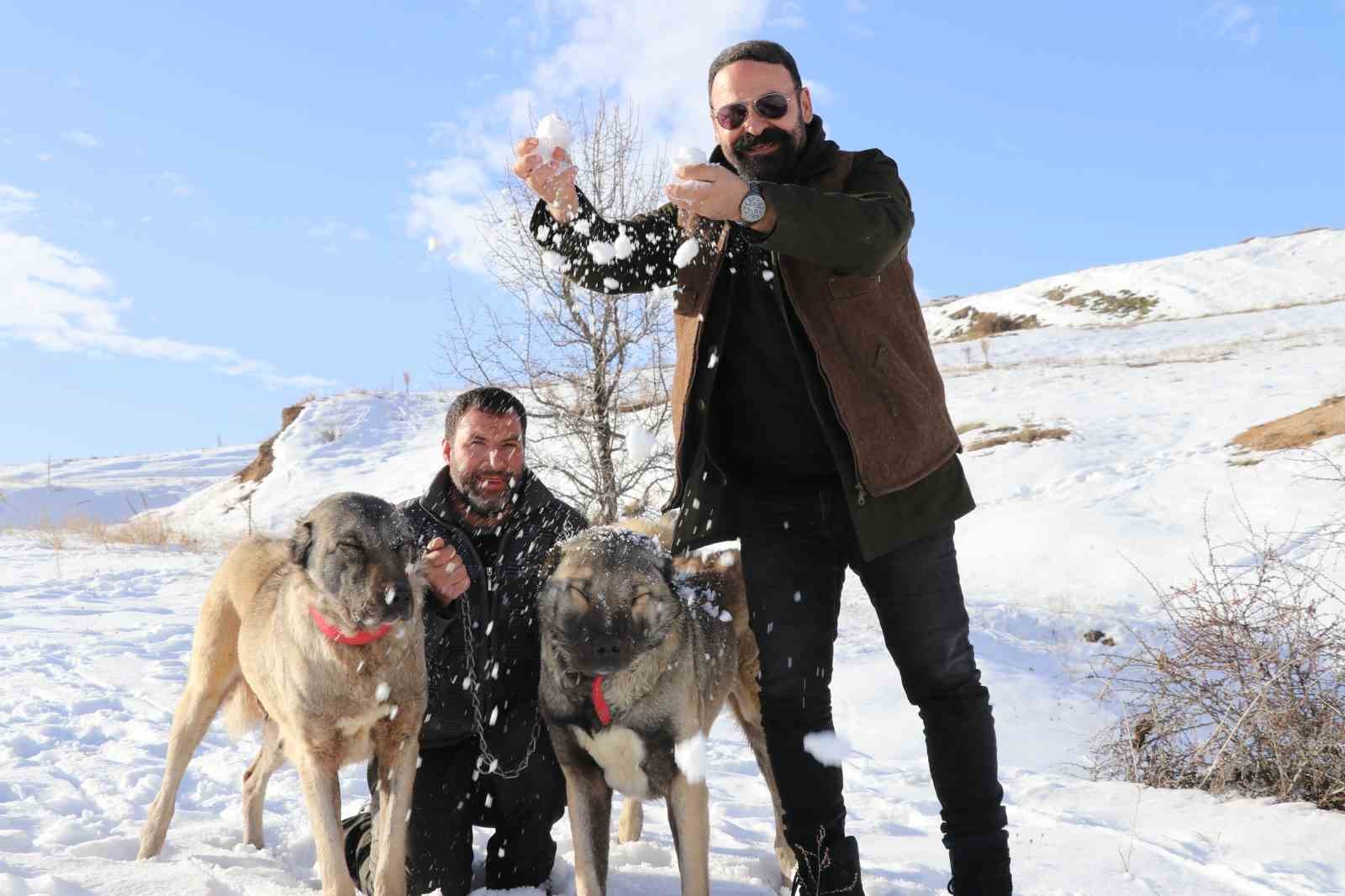 sivasta kar yagdi kangallar ozune dondu 0 JGPXRQ9U