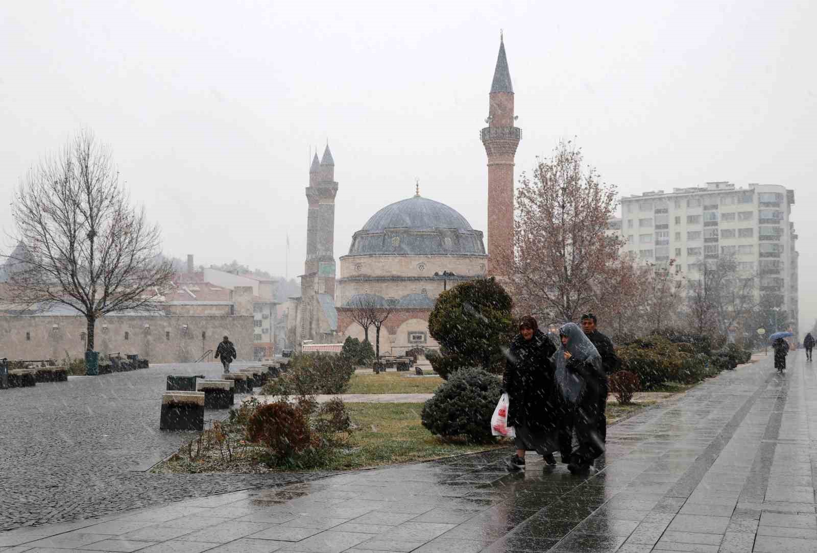 sivasta kar yagisi etkili oldu kartpostallik goruntuler olustu 0 lSFgIgFQ