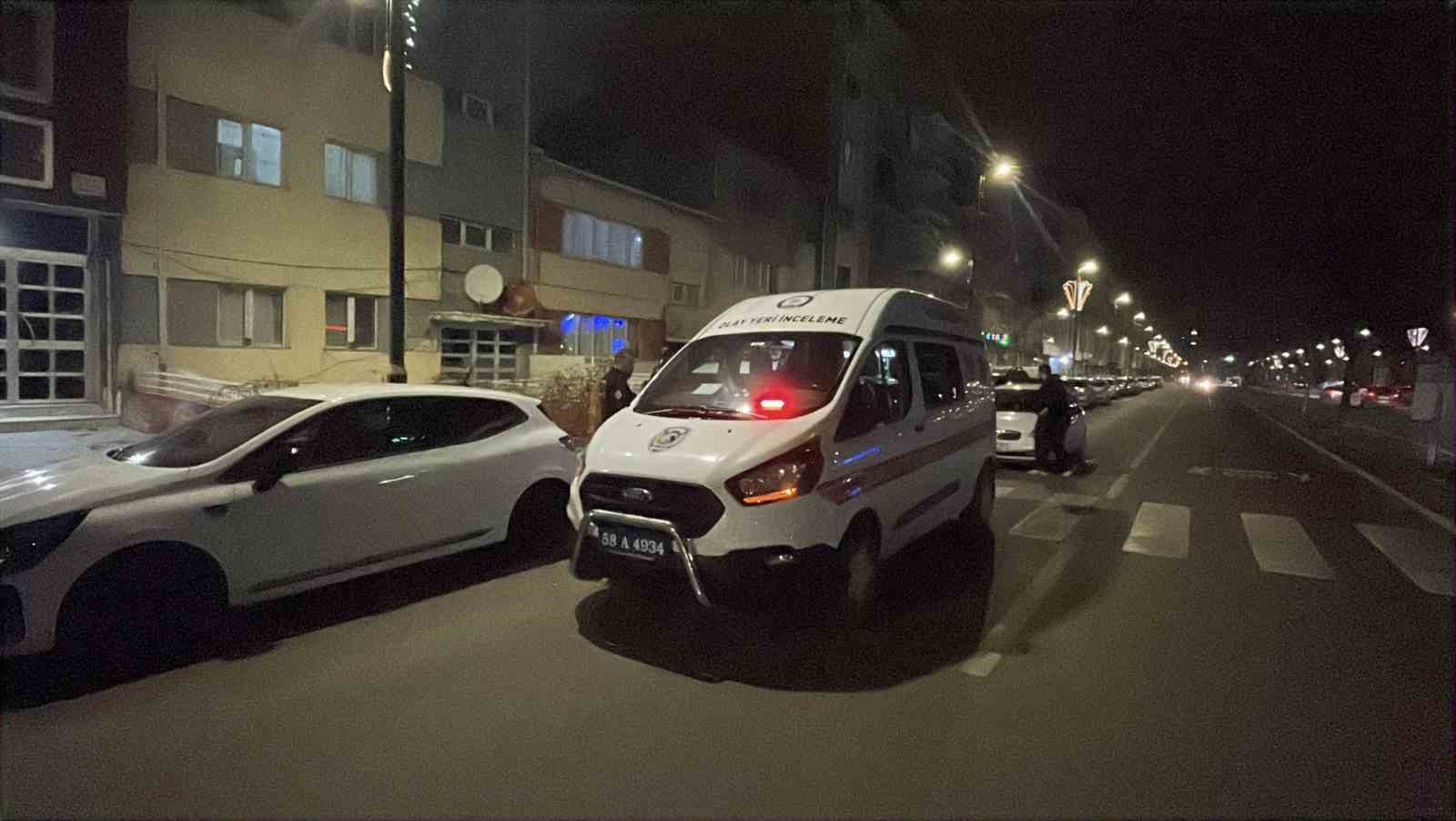 sivasta kardes cinayeti tartistigi agabeyini bicaklayarak oldurdu 6 aPIyYiBI
