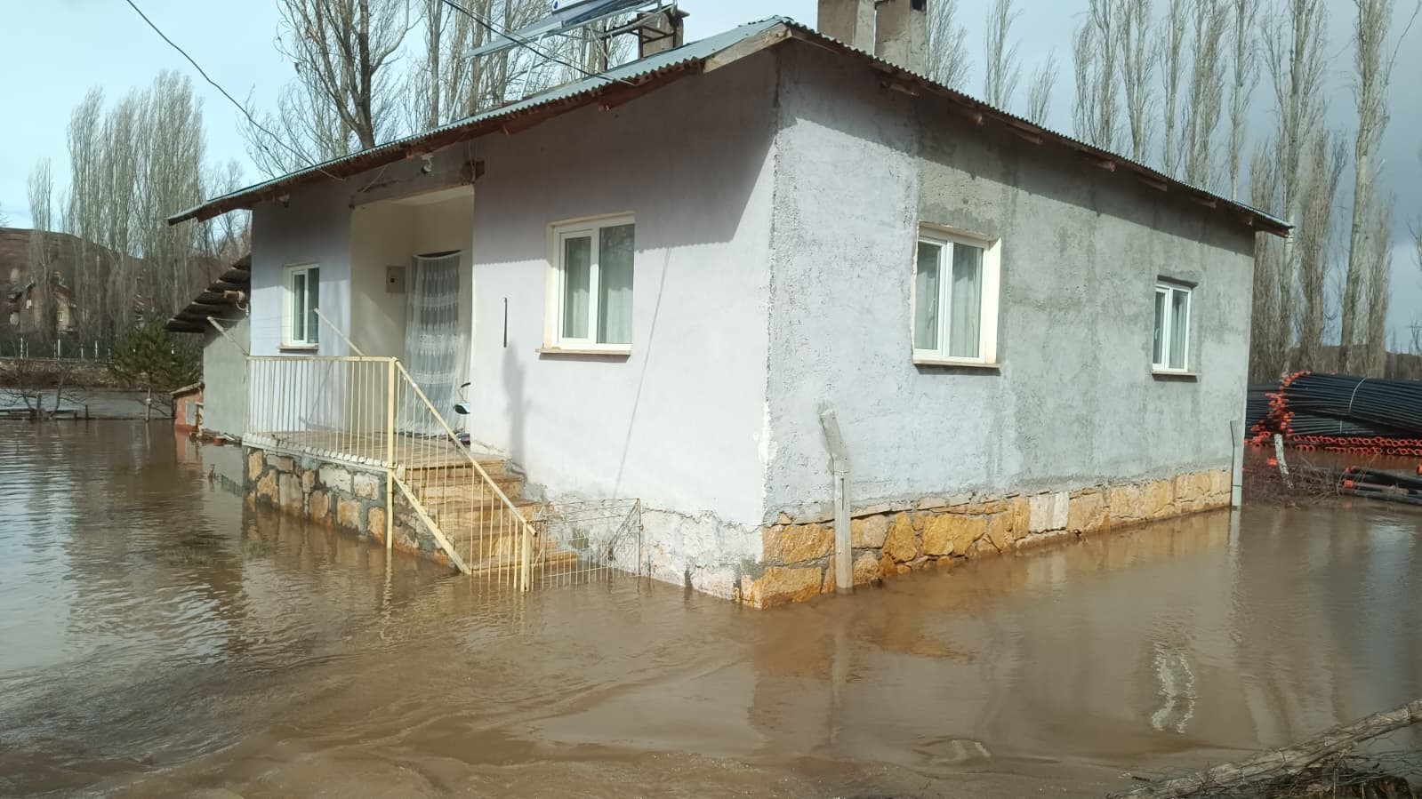 sivasta karlarin erimesi ile dereler tasti tarim arazileri gole dondu 1