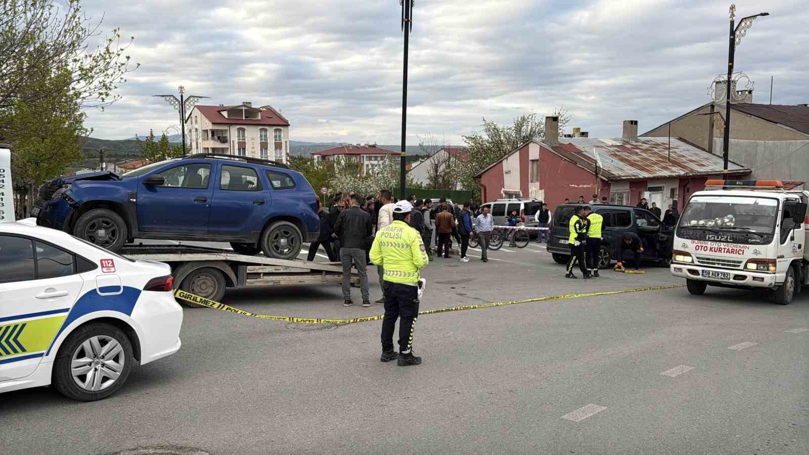 sivasta kavsakta iki arac carpisti 7 yarali 0 5VGJjN64