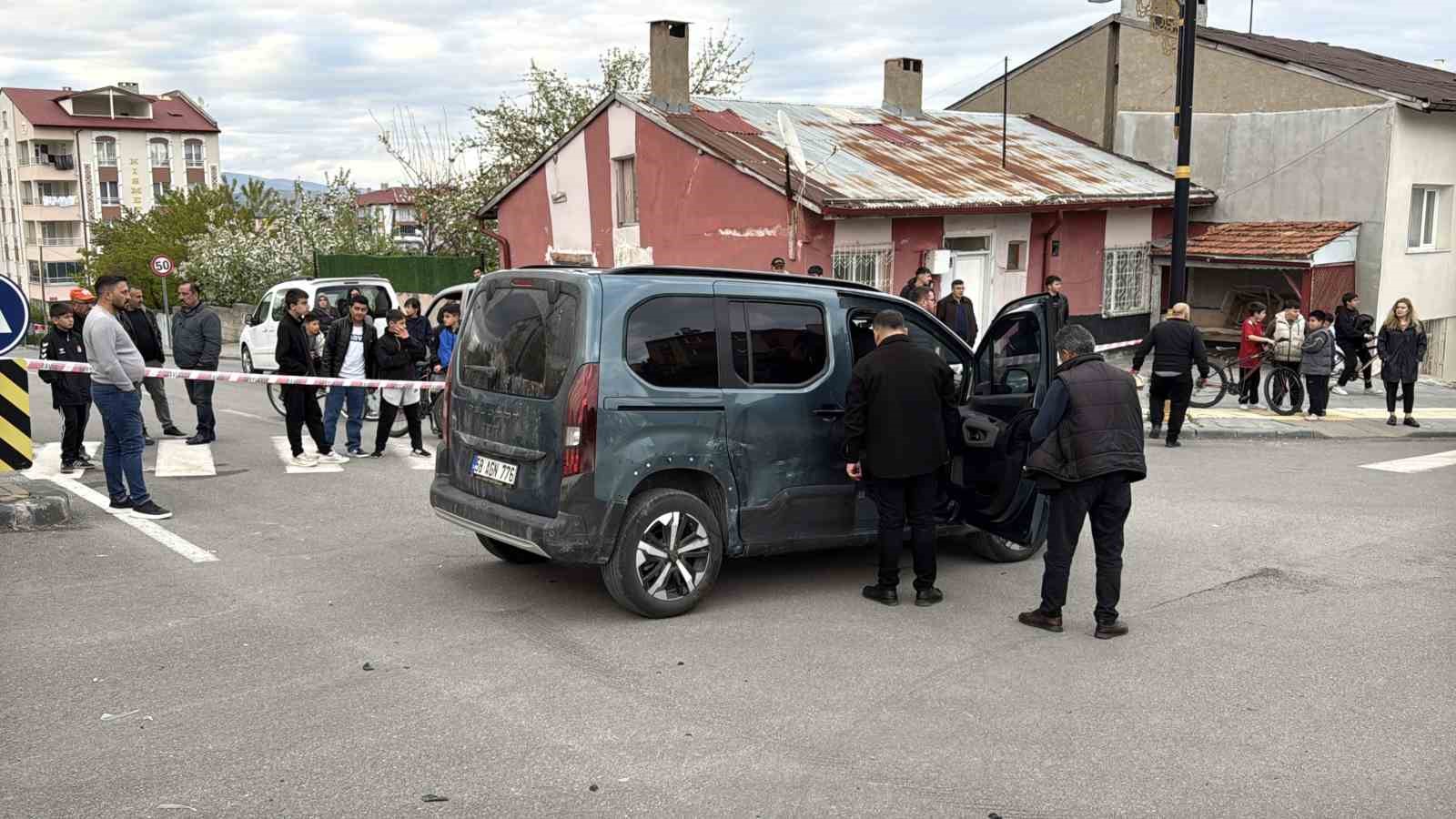 sivasta kavsakta iki arac carpisti 7 yarali 1 hBRLDa2M