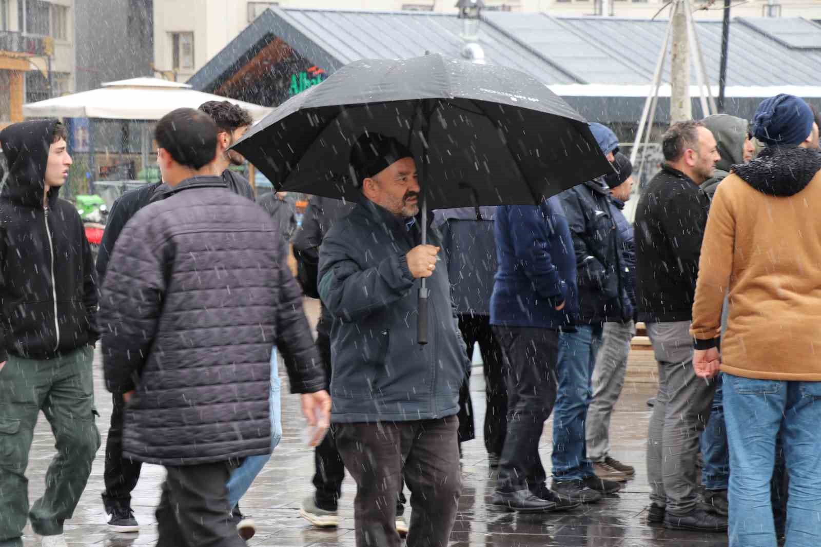 sivasta kis geri dondu 1 YE6Aff5j