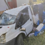 sivasta-kontrolden-cikan-kamyonet-duvara-carpti-4-yarali-W49AgG11.jpg