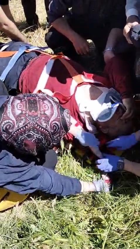 Sivas’ta kontrolden çıkan traktör devrildi: 1 ağır yaralı 5 sivasta kontrolden cikan traktor devrildi 1 agir yarali 1 RrKQ3mK8