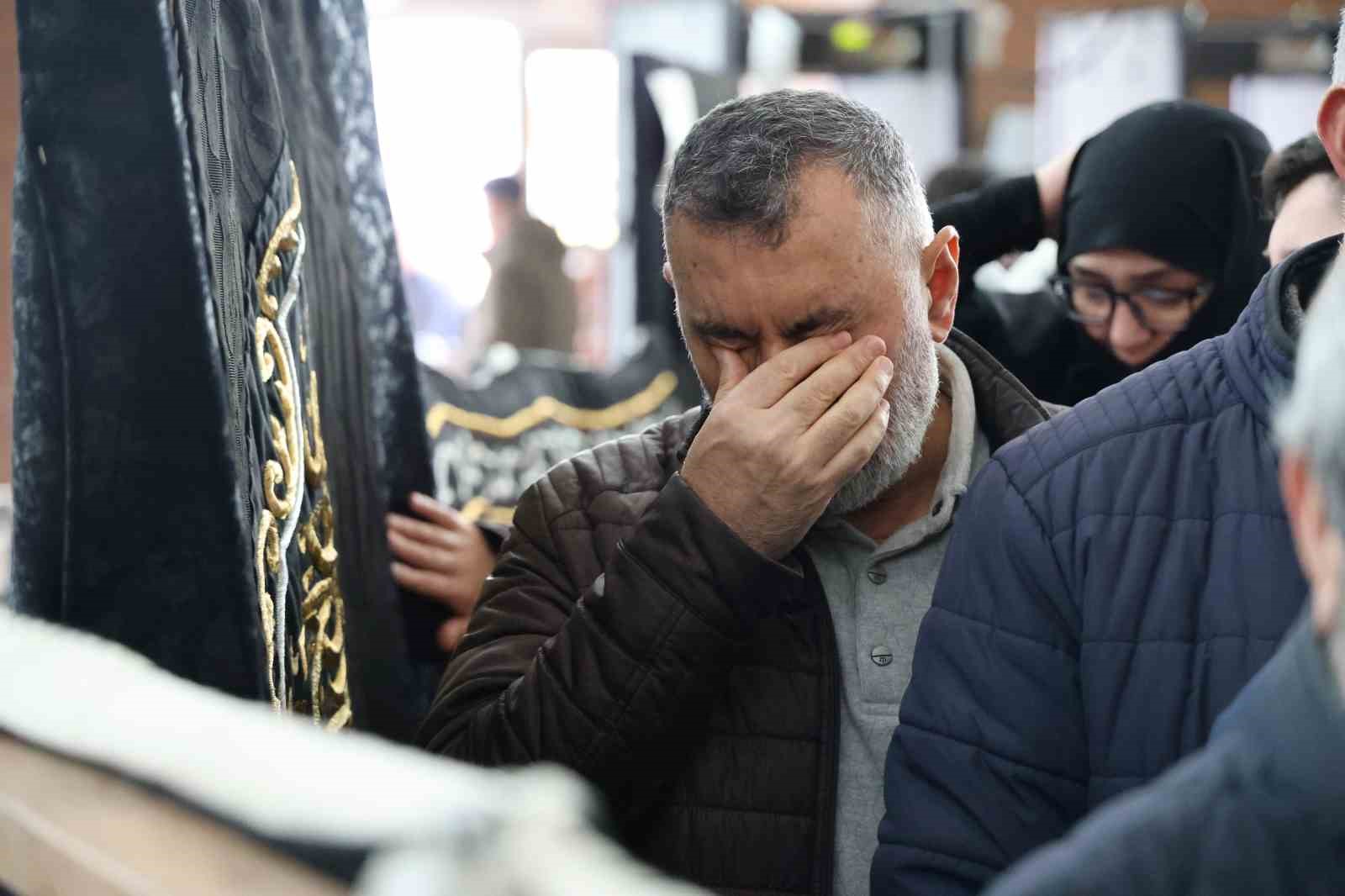 sivasta mukaddes emanetler sergisinde uzun kuyruklar olustu 10 sDT1ykOw
