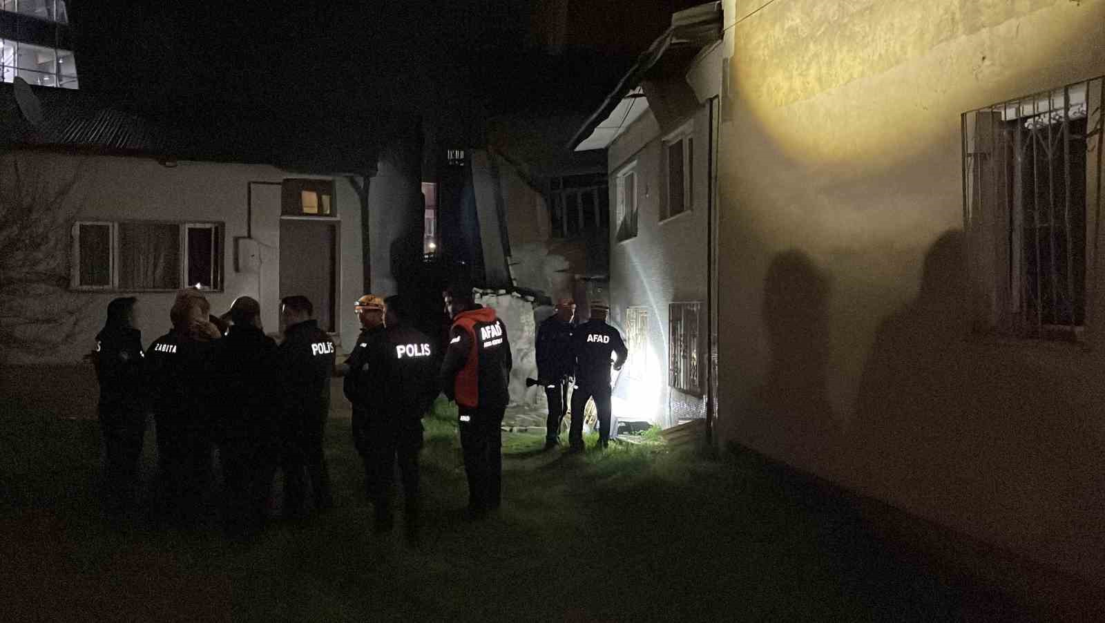 Sivas’ta müstakil ev çöktü, ev tahliye edildi 4 sivasta mustakil ev coktu ev tahliye edildi 0 bn1Kr2er