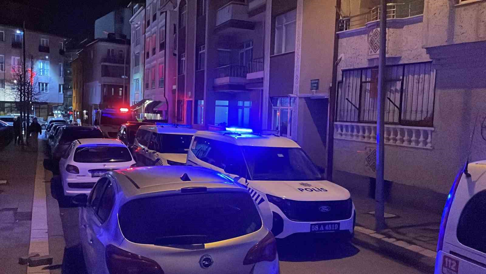 Sivas’ta müstakil ev çöktü, ev tahliye edildi 7 sivasta mustakil ev coktu ev tahliye edildi 3 LASMNOdZ
