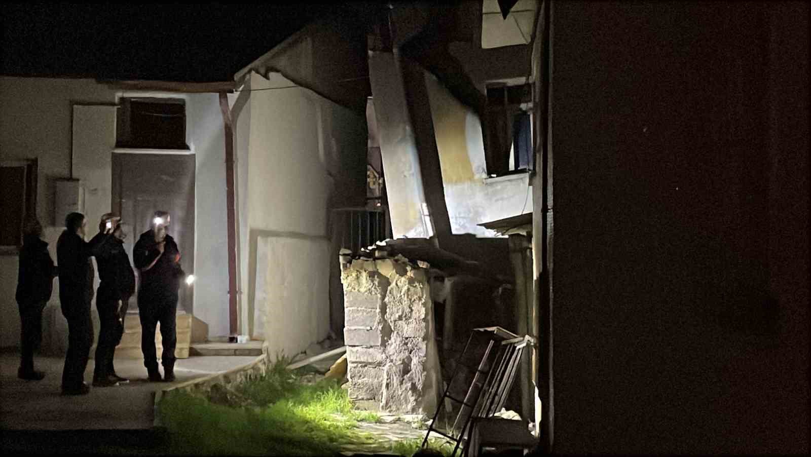 Sivas’ta müstakil ev çöktü, ev tahliye edildi 9 sivasta mustakil ev coktu ev tahliye edildi 5
