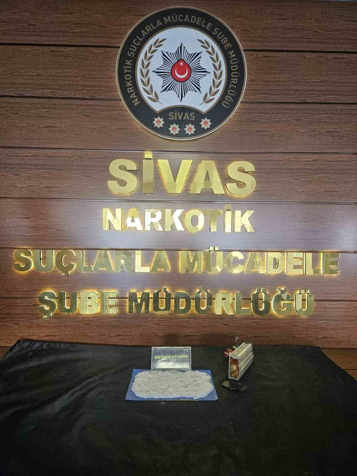 sivasta narkotik operasyonu 3 kisi tutuklandi 1 VfRZ2GVf