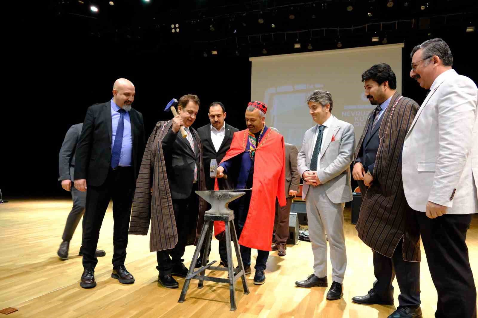 sivasta nevruz kutlamalarinda renkli goruntuler sahneye kurtlar cikti sahin havada uctu 5 3bwBWN25