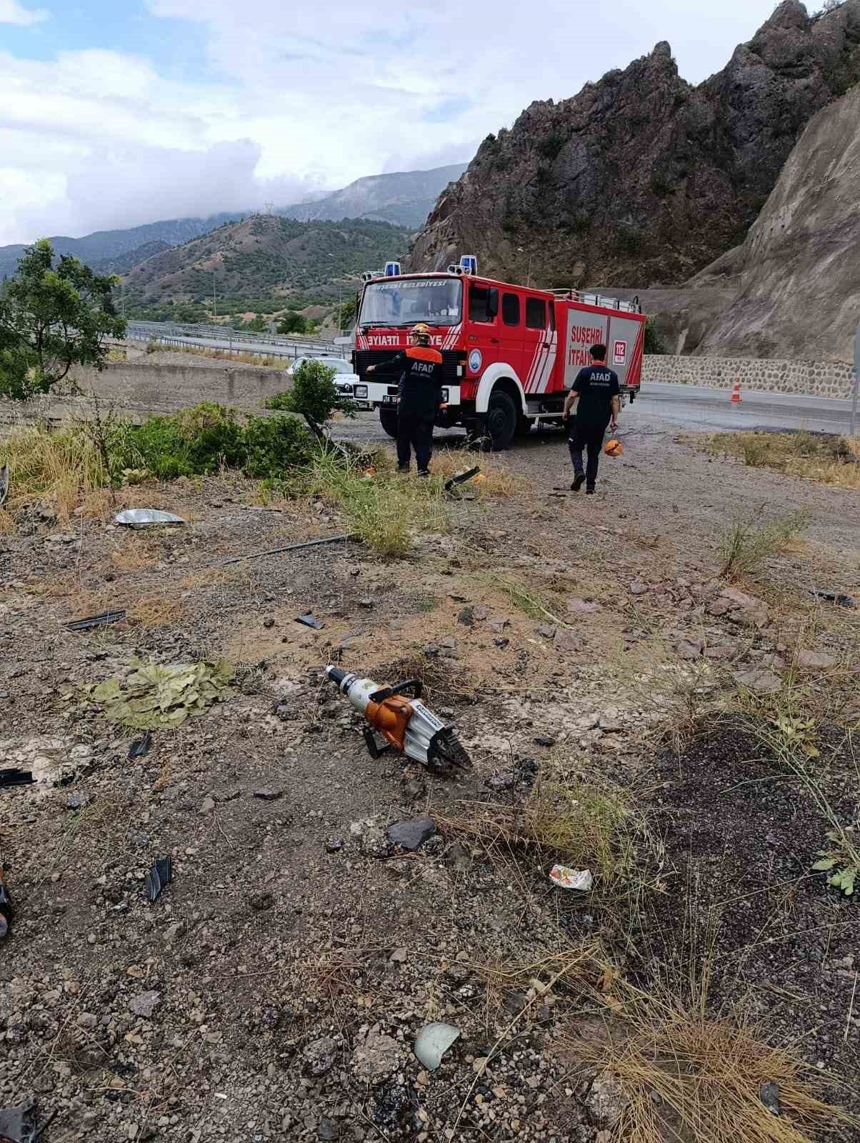 Sivas’ta otomobil dereye uçtu: 1 çocuk hayatını kaybetti, 4 kişi yaralandı 8 sivasta otomobil dereye uctu 1 cocuk hayatini kaybetti 4 kisi yaralandi 4 QJDZ5191