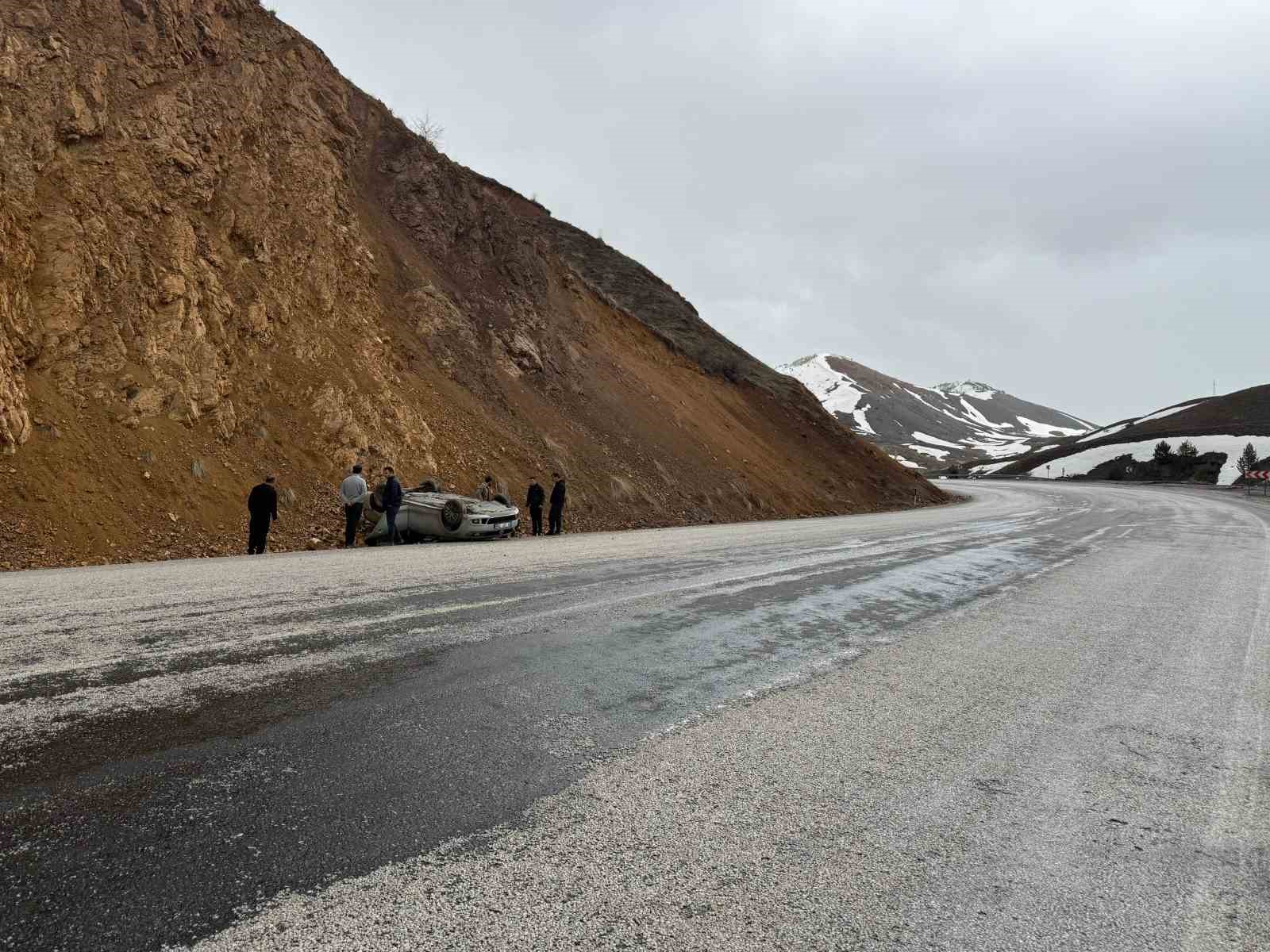 sivasta otomobil takla atti 3 kisi yaralandi 3