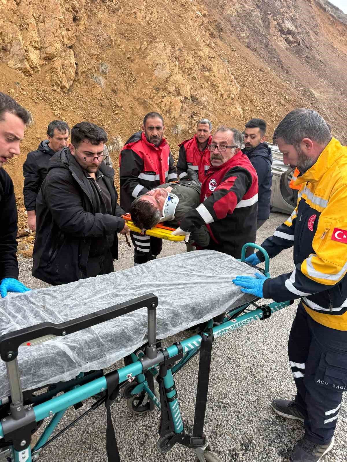 sivasta otomobil takla atti 3 kisi yaralandi 5