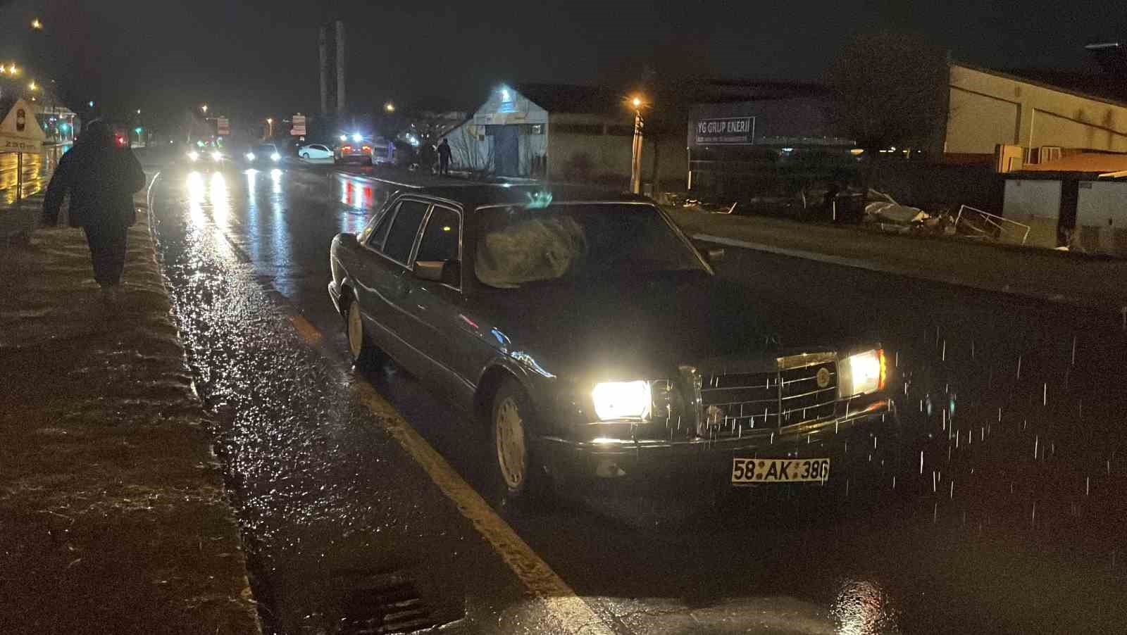 sivasta otomobilin carptigi yaya agir yaralandi 0 j5bXj2sO