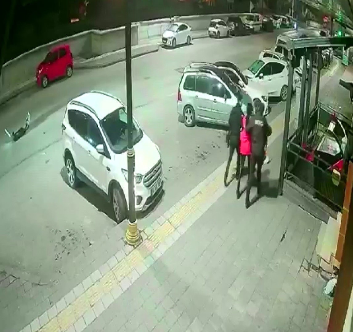 Sivas’ta polisin "dur" ihtarına uymayan sürücü, ortalığı savaş alanına çevirdi 7 sivasta polisin dur ihtarina uymayan surucu ortaligi savas alanina cevirdi 3