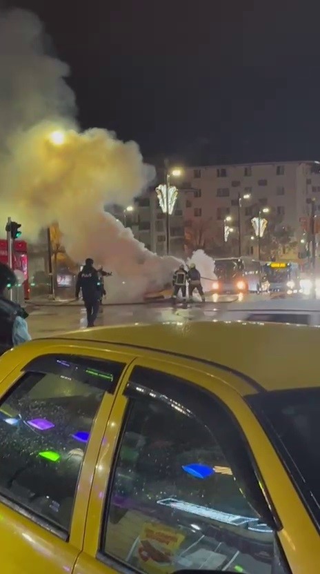 sivasta seyir halindeki taksi alevlere teslim oldu 3 J4s2OejP