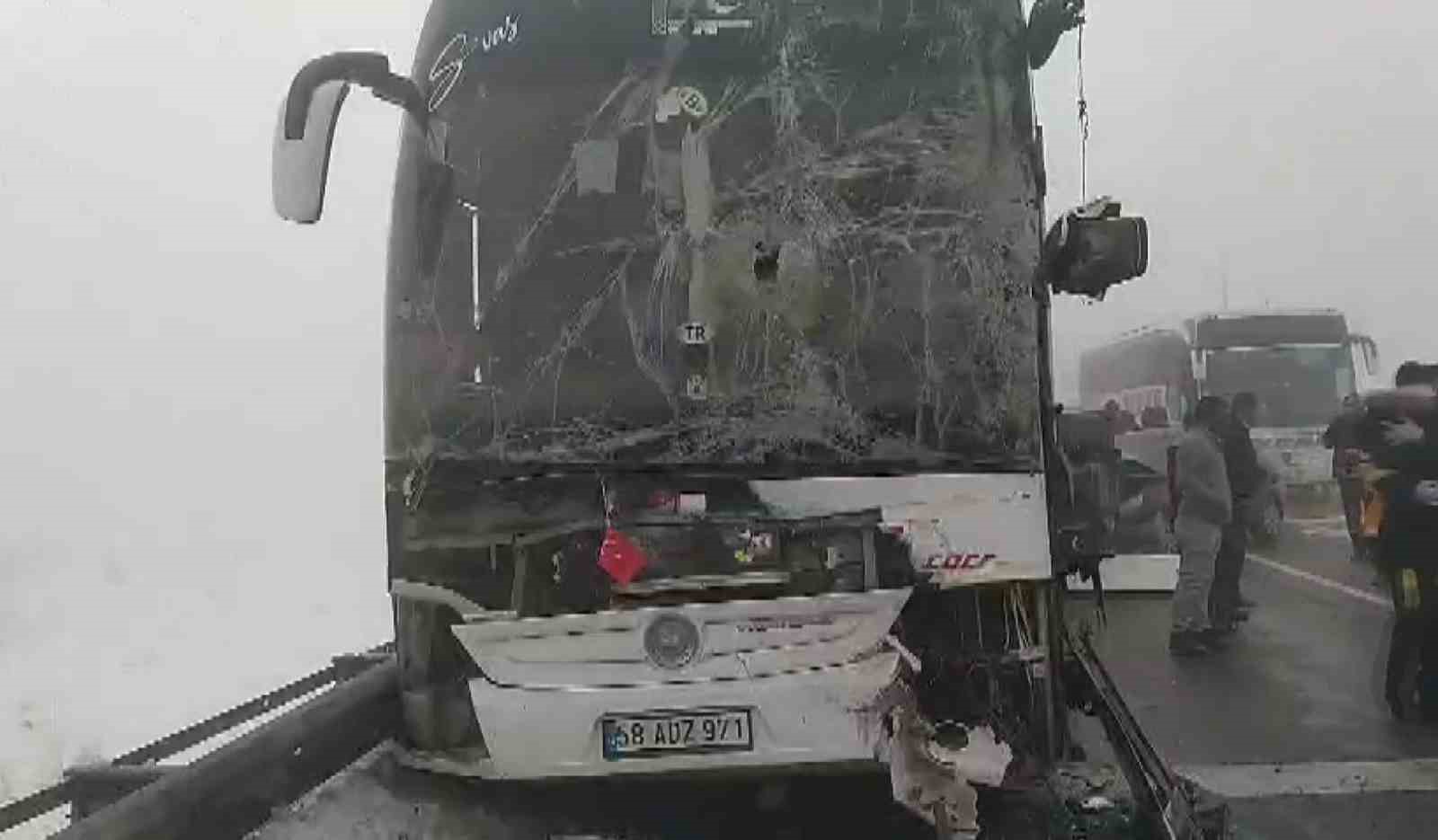 sivasta sis zincirleme kazaya neden oldu 7 yarali 0